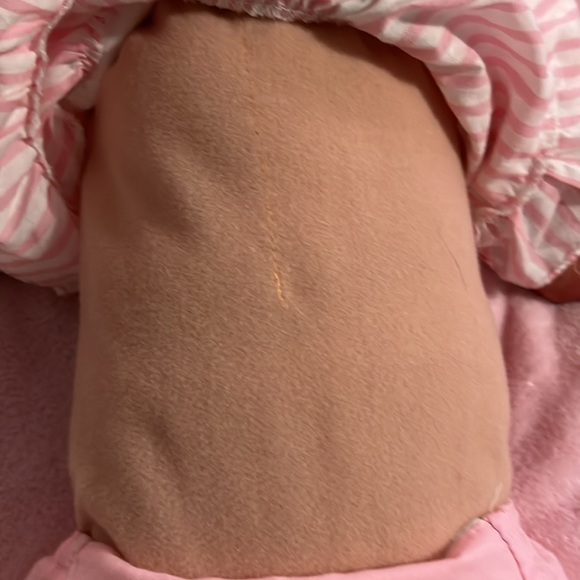 Beautiful reborn doll. Feels so realistic. Soft hair and articulated head/limbs. - Picture 16 of 16